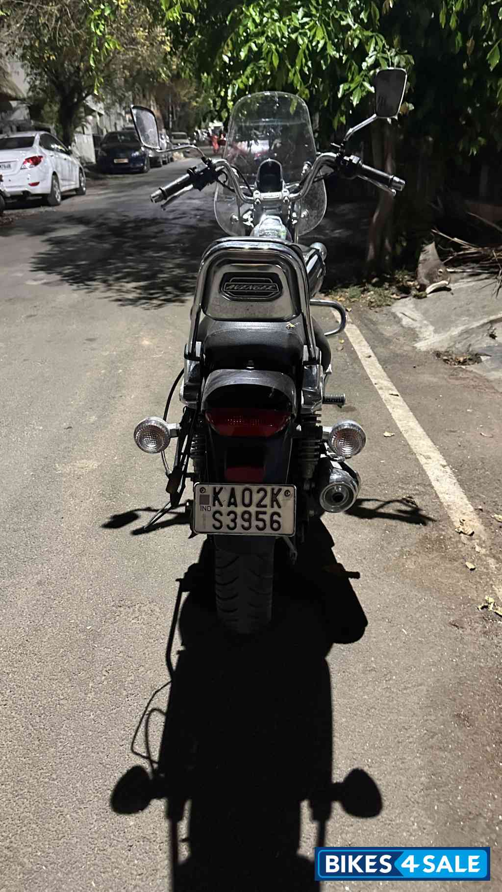 Black Bajaj Avenger Cruise 220 BS6