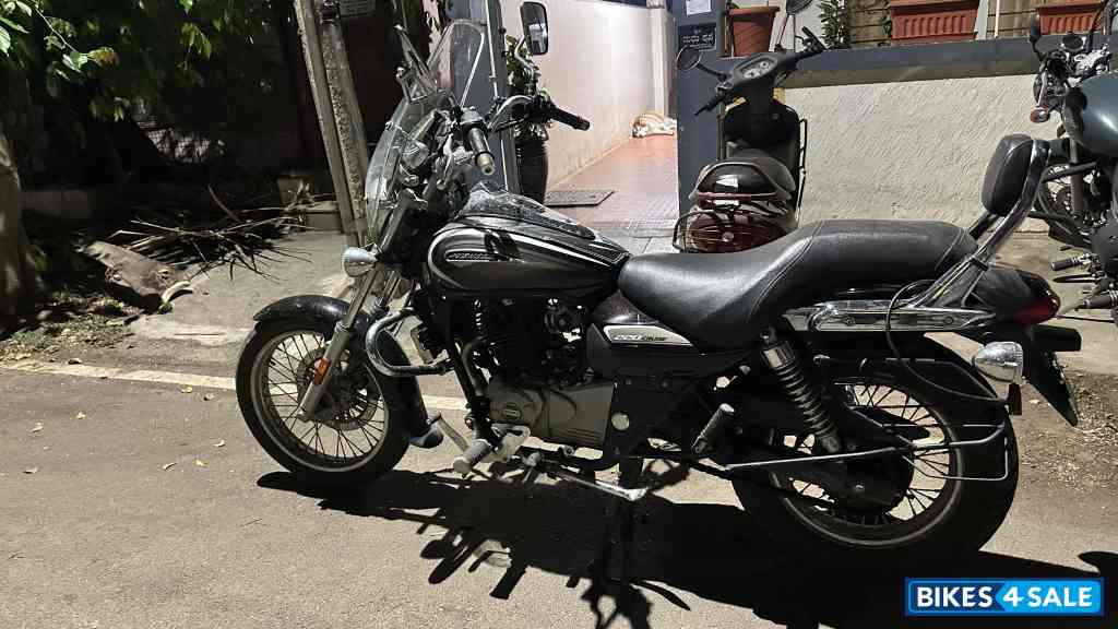 Black Bajaj Avenger Cruise 220 BS6