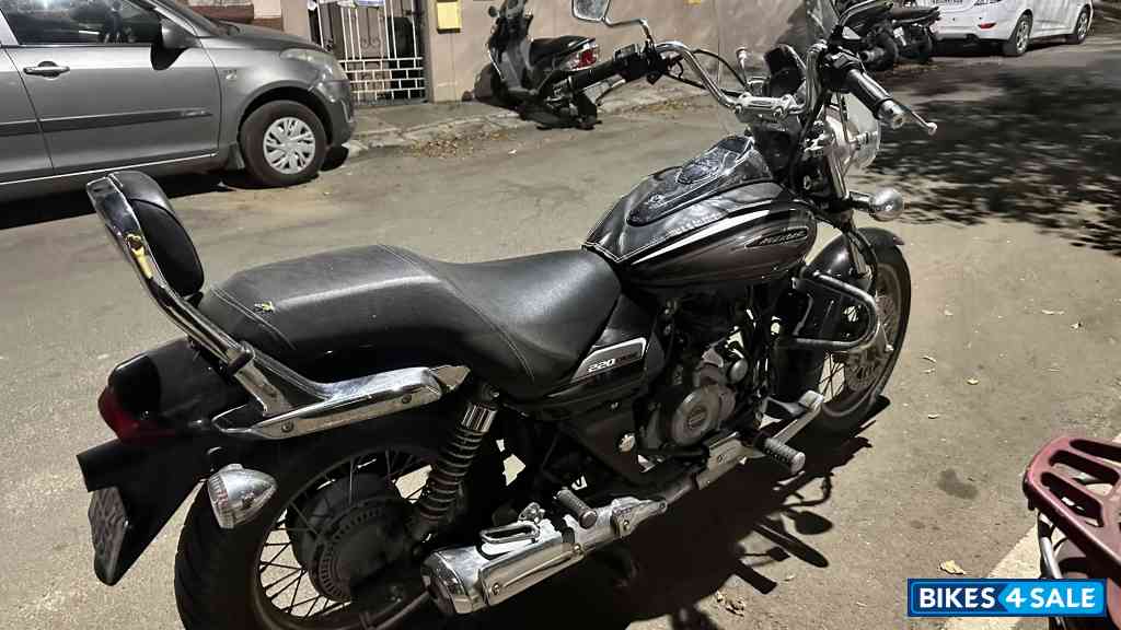 Black Bajaj Avenger Cruise 220 BS6