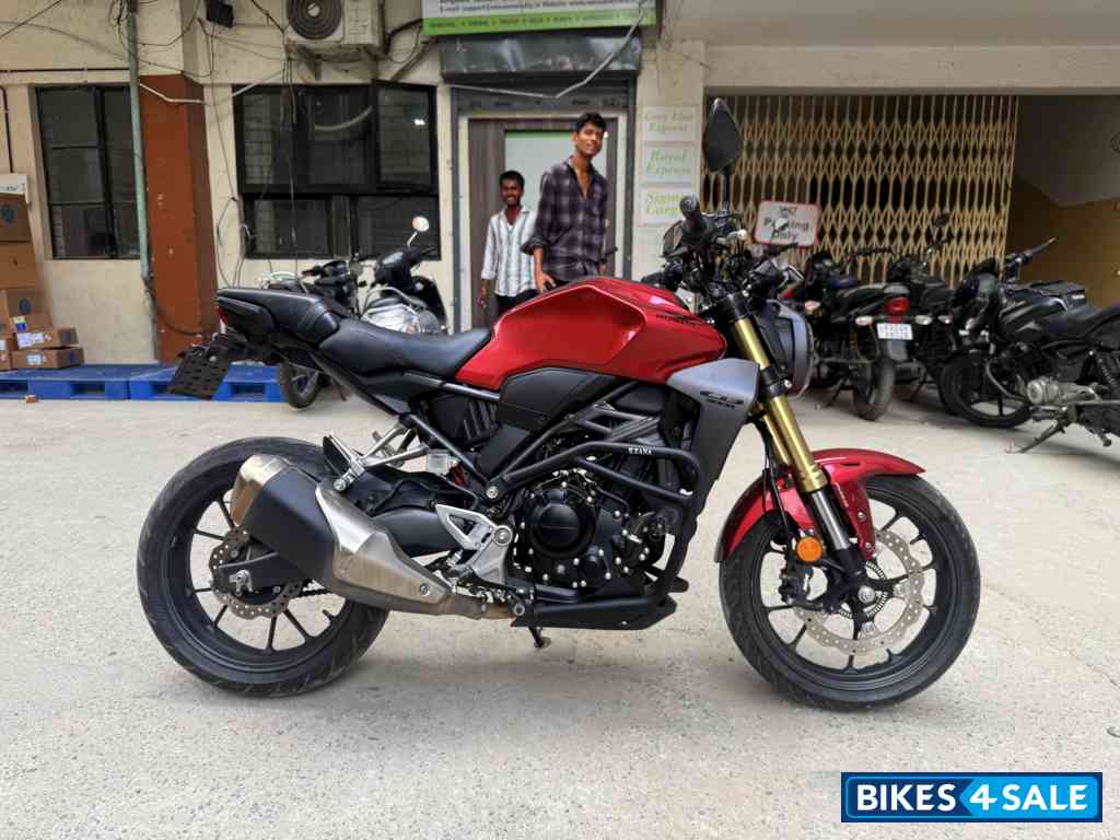 Red Honda 2022 CB300R