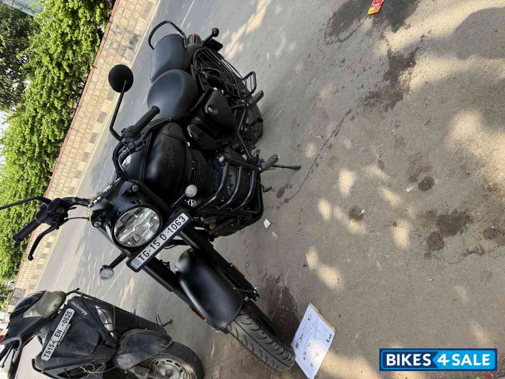 Royal Enfield Classic Stealth Black