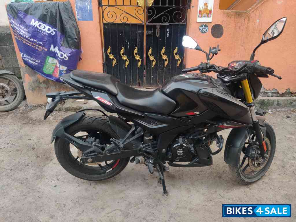 Black Bajaj Pulsar N160 Dual Channel ABS