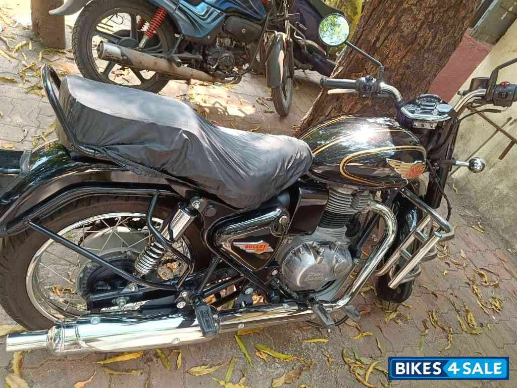 Black Royal Enfield Bullet 350