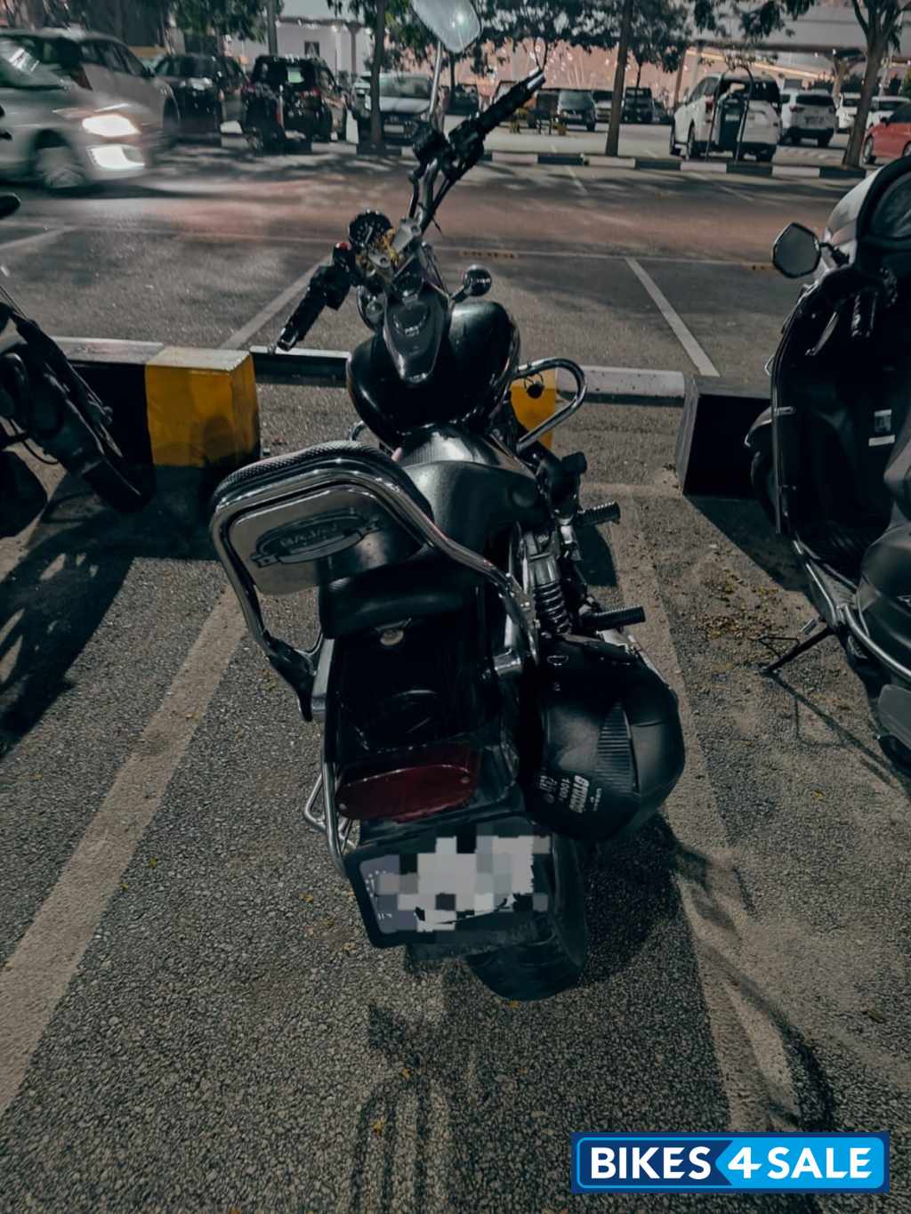 Bajaj Avenger 220 DTS-i