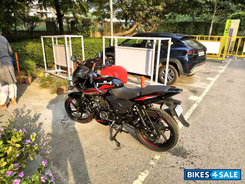 Bajaj Pulsar 220F Bajaj Pulsar 220F