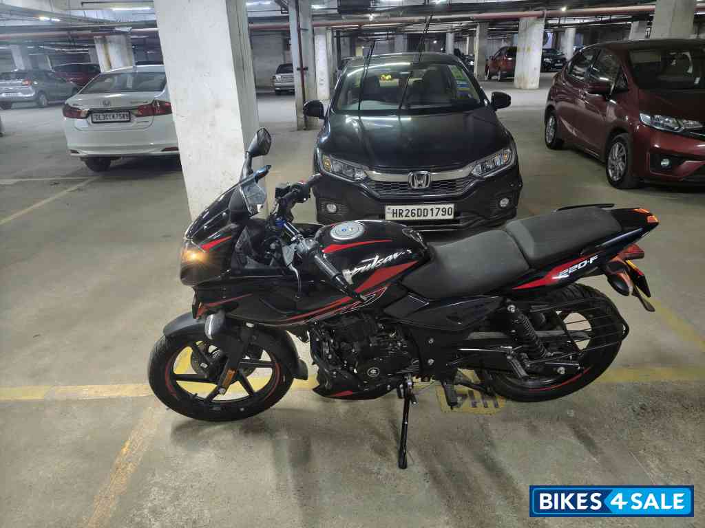 Bajaj Pulsar 220F Bajaj Pulsar 220F