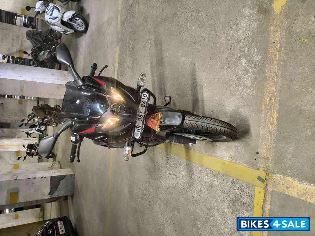 Bajaj Pulsar 220F Bajaj Pulsar 220F