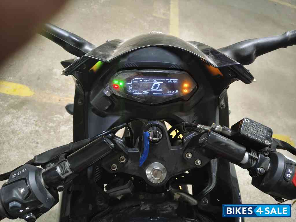 Bajaj Pulsar 220F Bajaj Pulsar 220F
