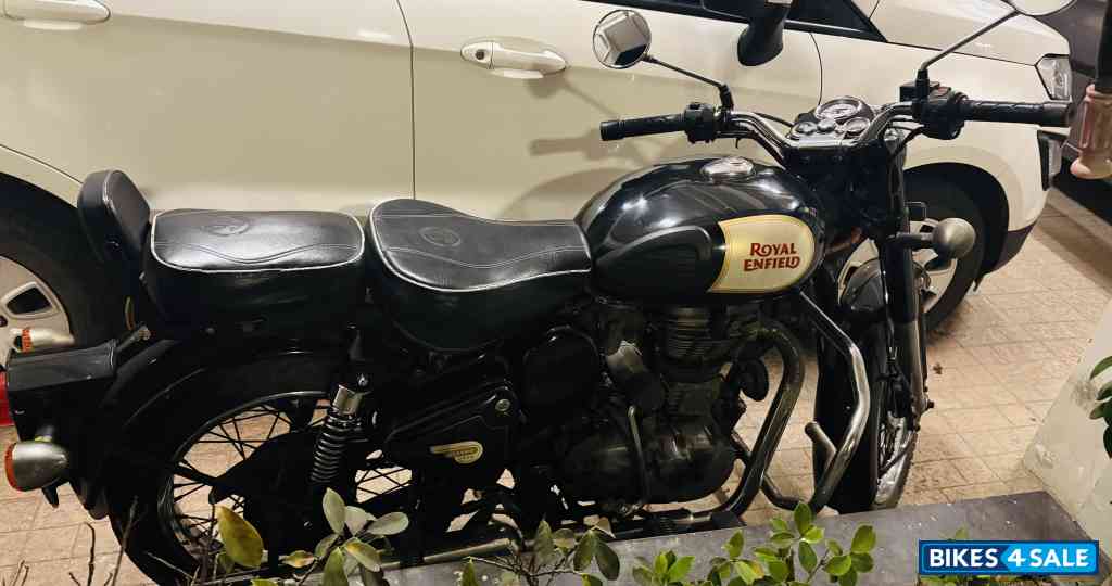 Black Royal Enfield Classic 350