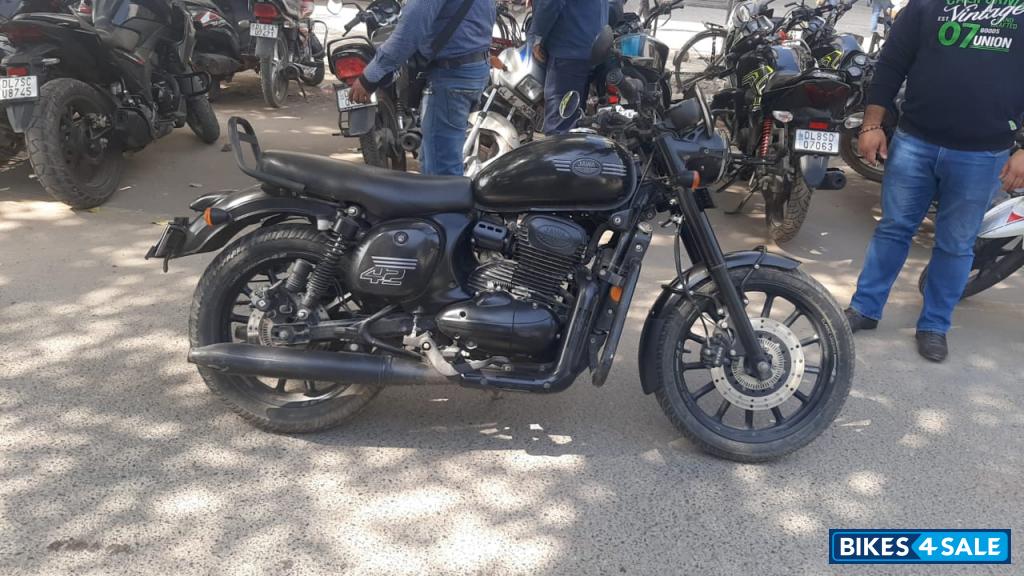 Jawa 42 Dual Channel ABS AllStar Black