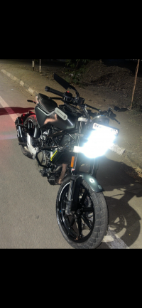 Husqvarna Svartpilen 250