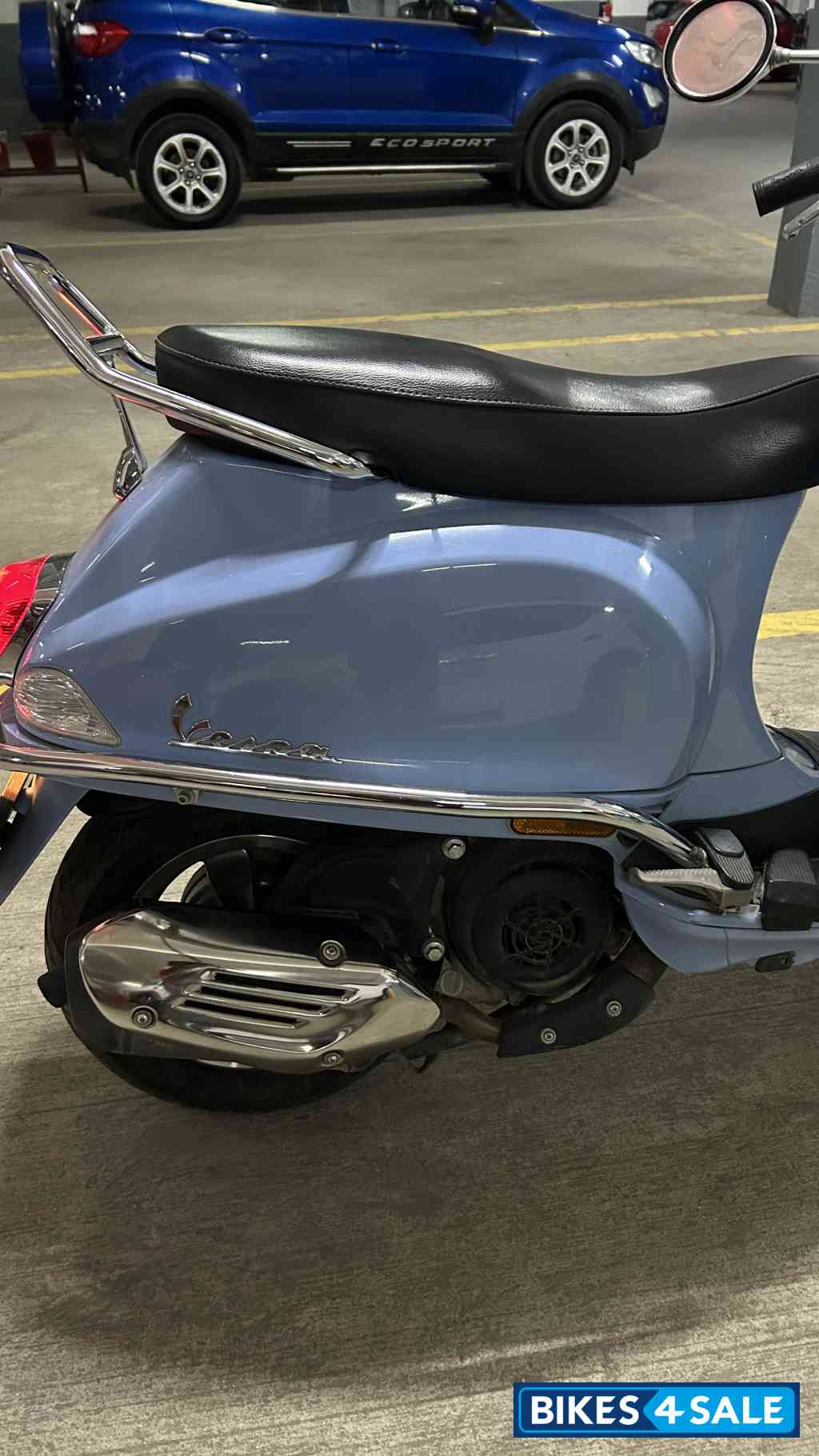 Blue Vespa VXL 125 Blue Vespa VXL 125