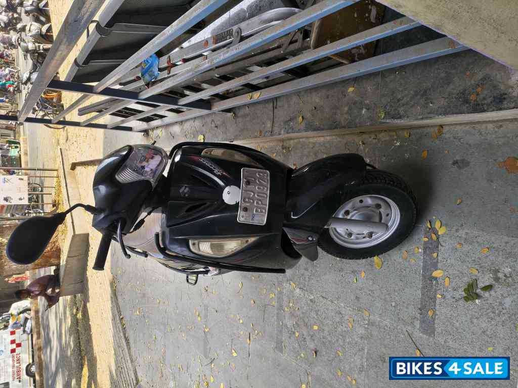 Black Suzuki Access 125 Black Suzuki Access 125
