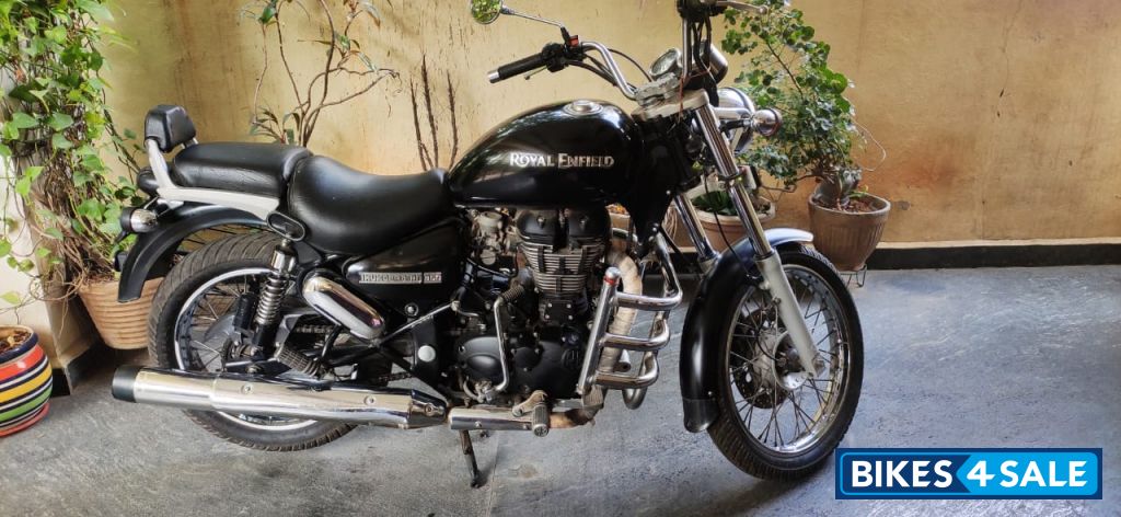 Black Royal Enfield Thunderbird 350 Black Royal Enfield Thunderbird 350