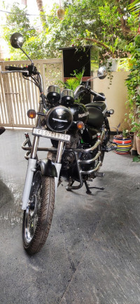 Black Royal Enfield Thunderbird 350