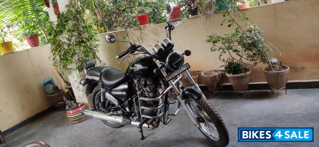 Black Royal Enfield Thunderbird 350 Black Royal Enfield Thunderbird 350