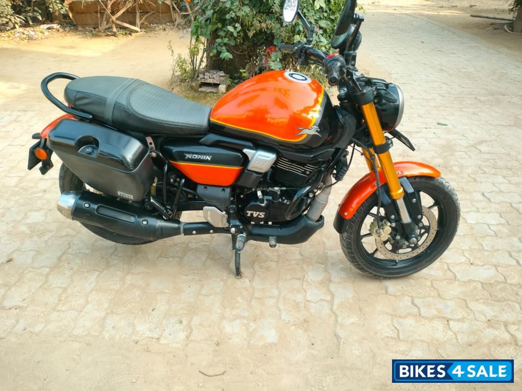 TVS Ronin TD