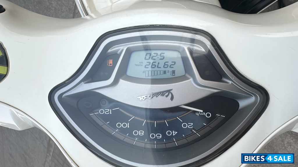 White Vespa VXL 150 White Vespa VXL 150