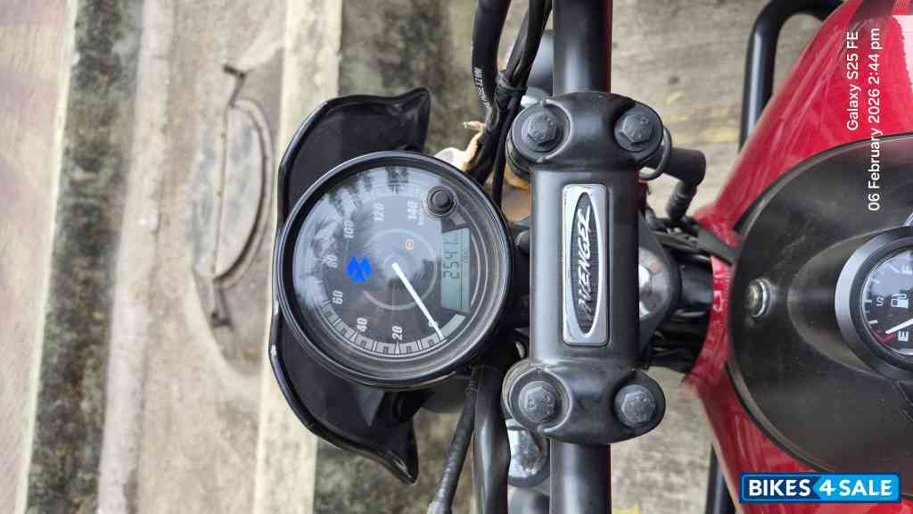 Wine Red Bajaj Avenger Street 160 BS6