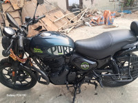 Dapper Green Royal Enfield Hunter 350 Metro