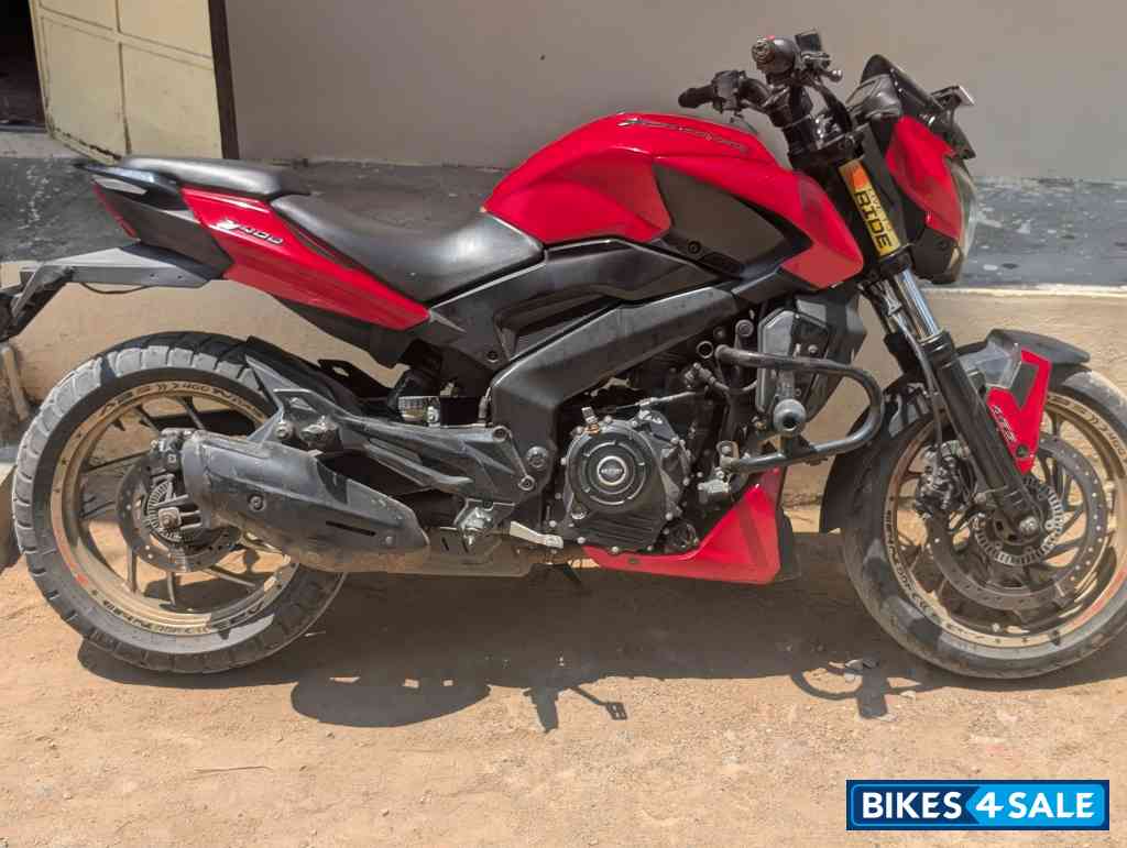 Red Bajaj Dominar 400