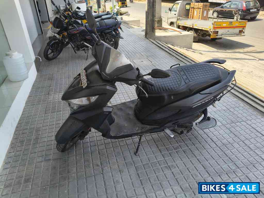 Grey Black Honda Grazia 125 BS6
