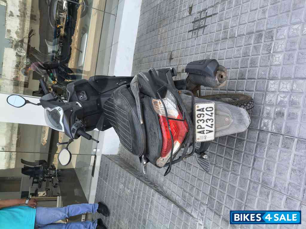 Grey Black Honda Grazia 125 BS6