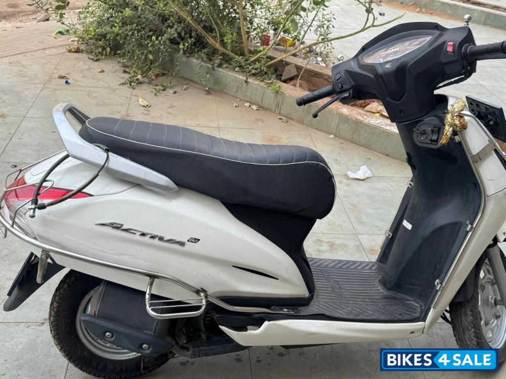 White Honda Activa 6G Dlx