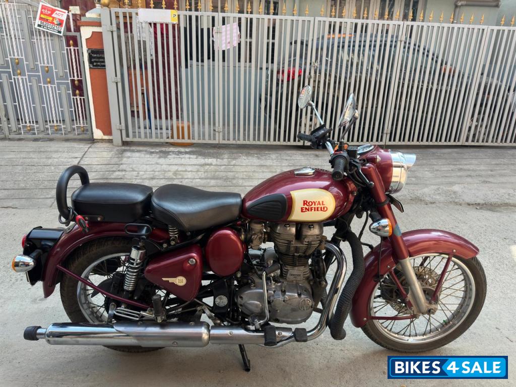 Maroon Royal Enfield Classic 350 Maroon Royal Enfield Classic 350