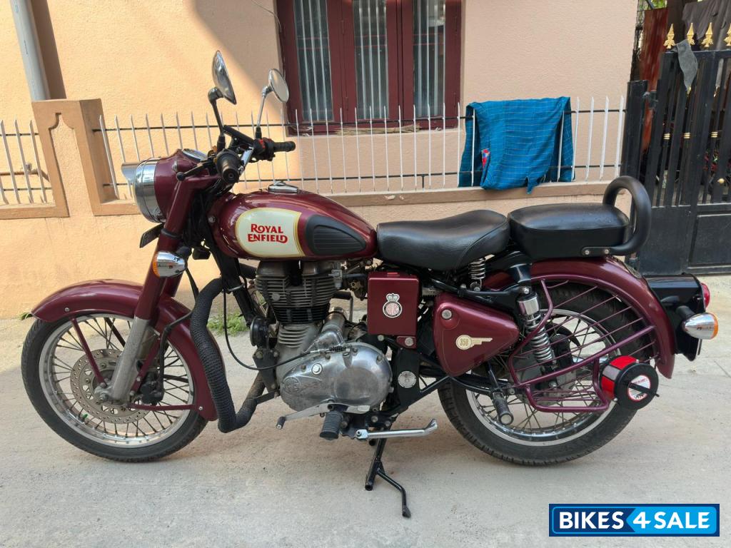 Maroon Royal Enfield Classic 350 Maroon Royal Enfield Classic 350