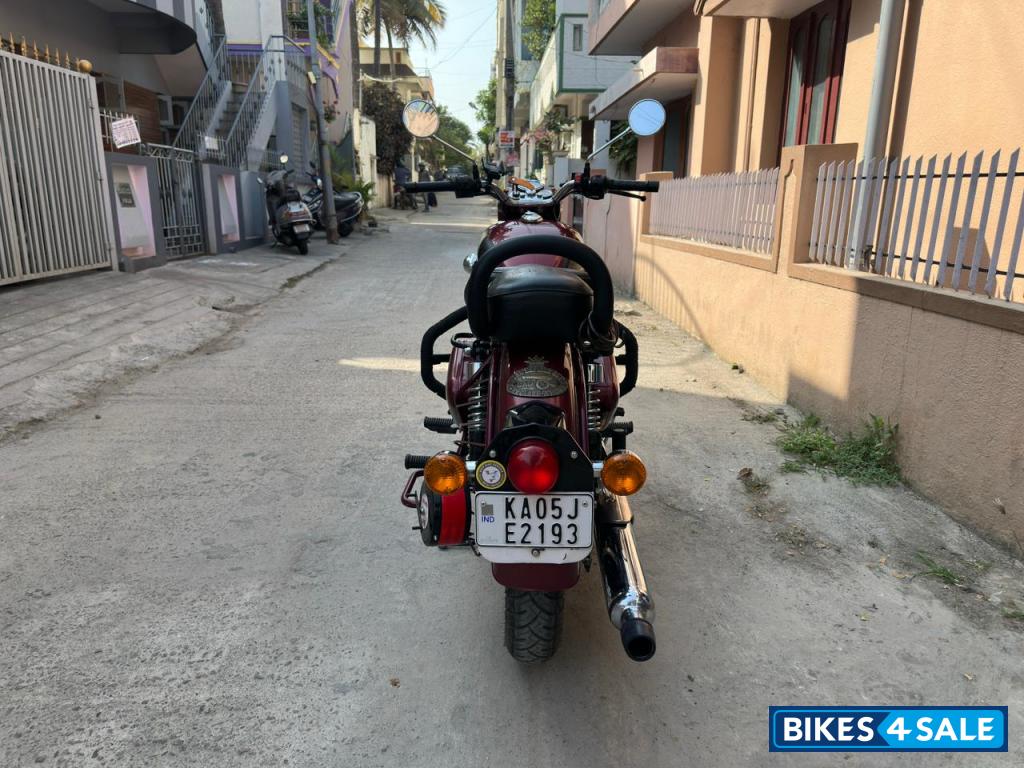 Maroon Royal Enfield Classic 350 Maroon Royal Enfield Classic 350
