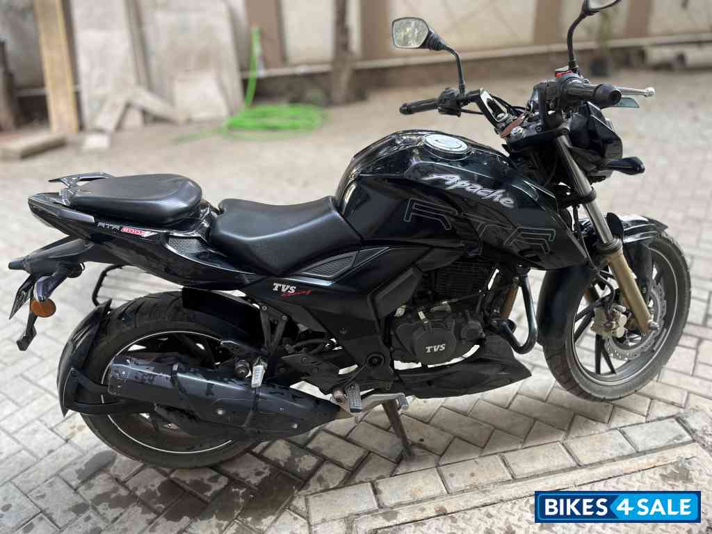 Black TVS Apache RTR 200 4V