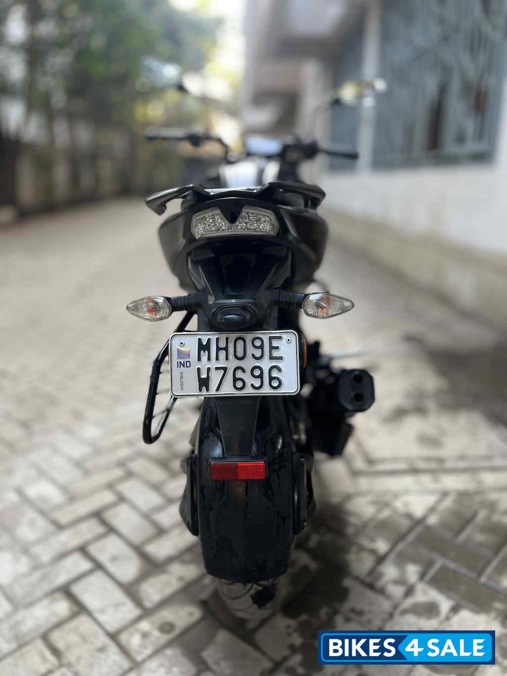 Black TVS Apache RTR 200 4V