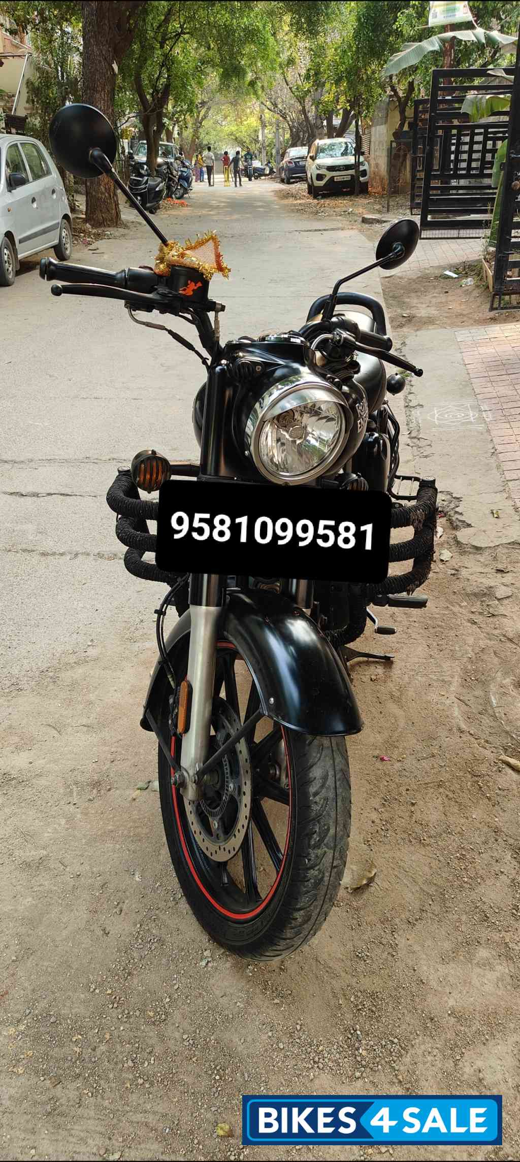 Stealth Black Royal Enfield Classic Stealth Black