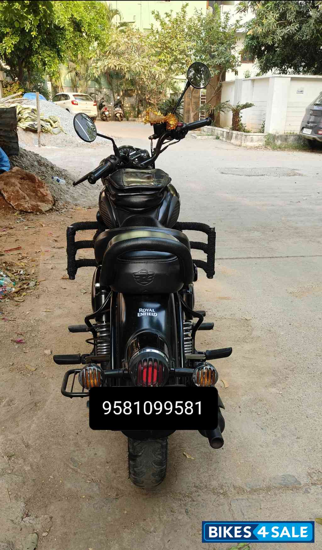 Stealth Black Royal Enfield Classic Stealth Black