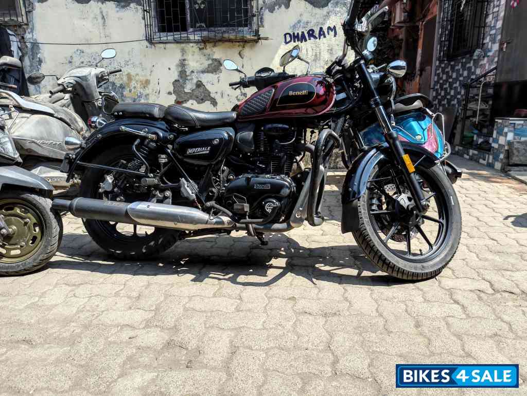 Red Benelli Imperiale 400 BS6