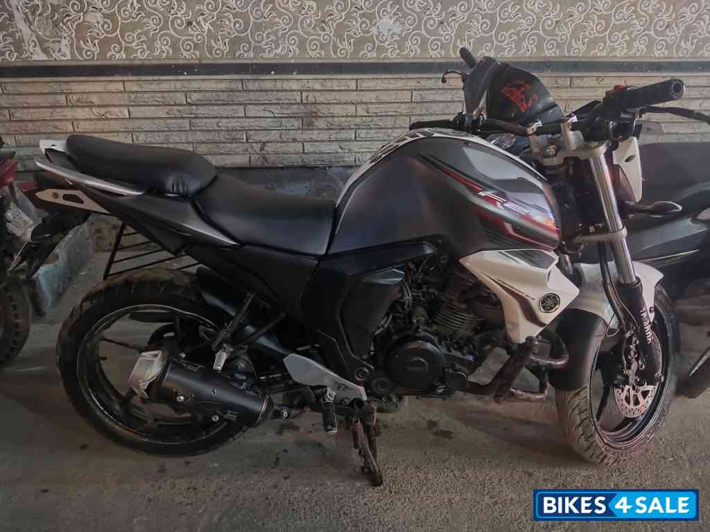 Black & Grey Yamaha FZ-S FI V2
