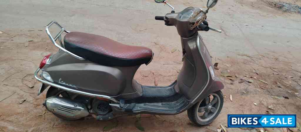 Matt Brown Vespa VX 125