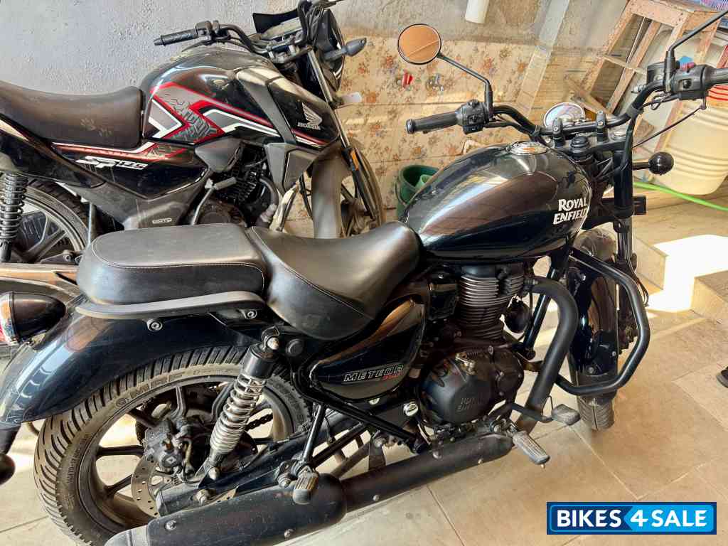 Black Royal Enfield Meteor 350 Fireball