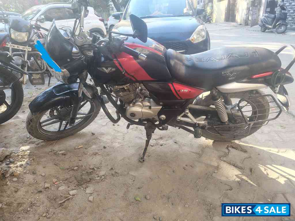 Bajaj V15