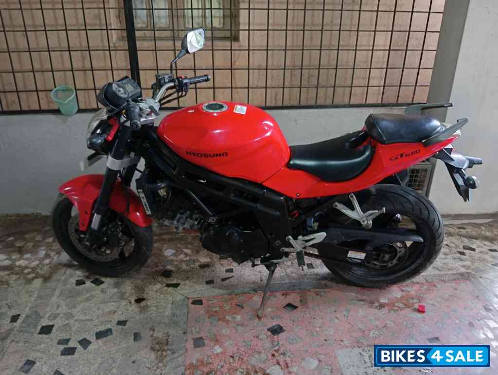 Red Hyosung GT650N