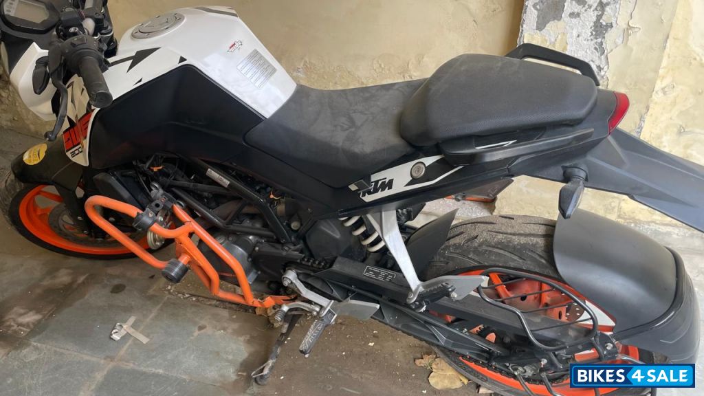 KTM Duke 200 ABS KTM Duke 200 ABS