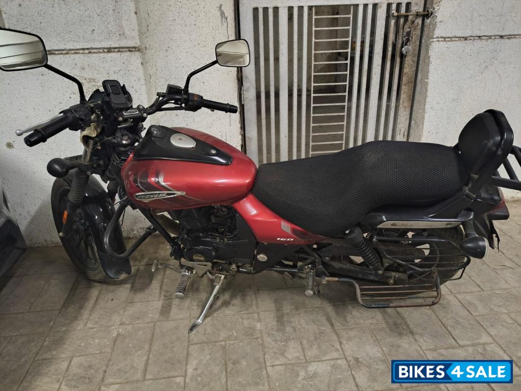 Red Bajaj Avenger Street 160 BS6