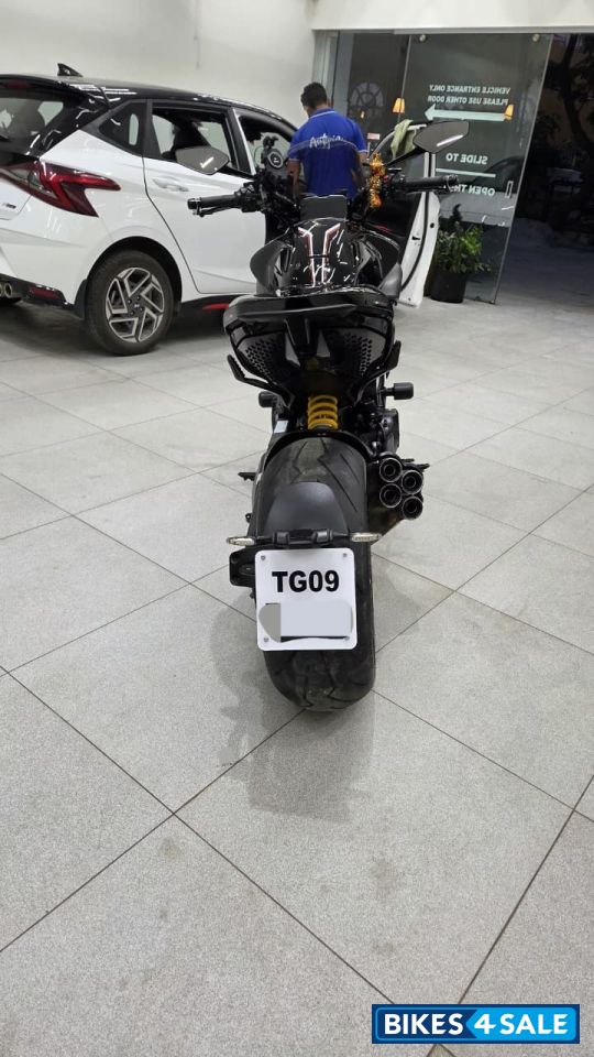 Black Ducati Diavel V4