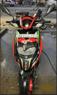 Red-black Aprilia SR 160 Race ABS