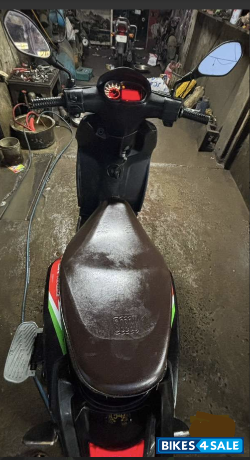 Red-black Aprilia SR 160 Race ABS
