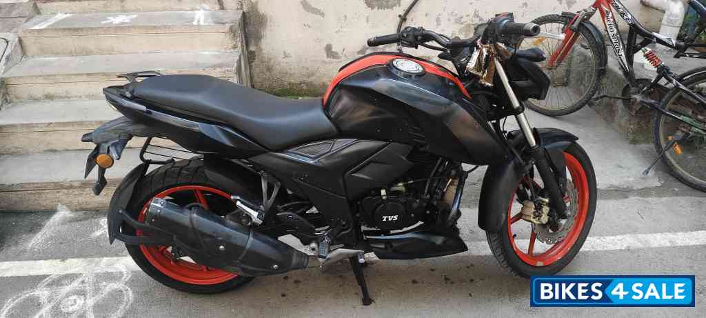 Matt Black TVS Apache RTR 160 4V Special Edition Matt Black TVS Apache RTR 160 4V Special Edition