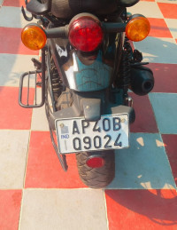 Dapper Grey Royal Enfield Hunter 350 Metro