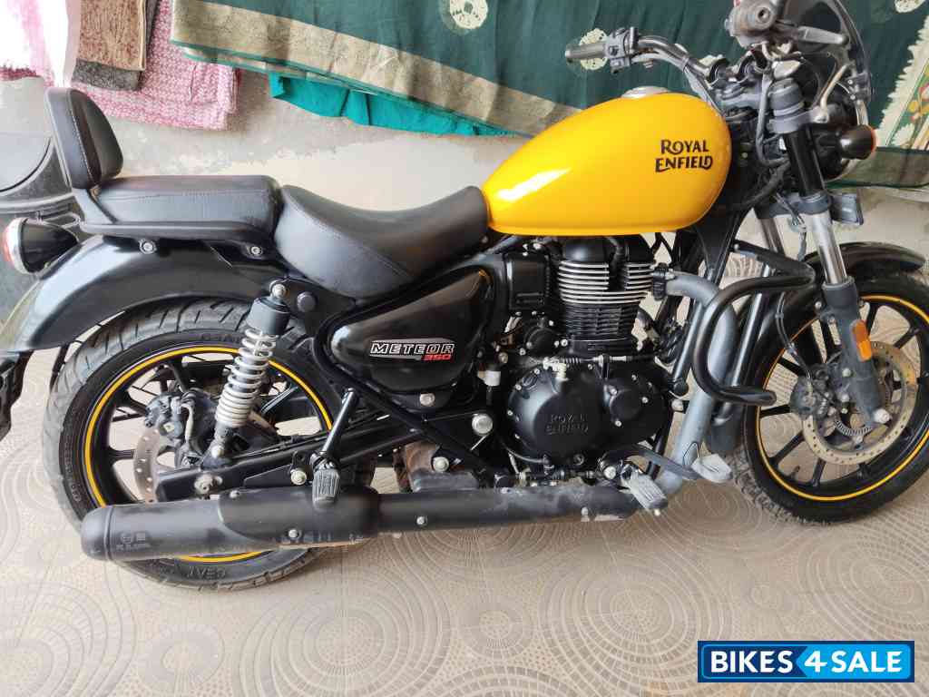 Yellow Royal Enfield 2022 Meteor 350