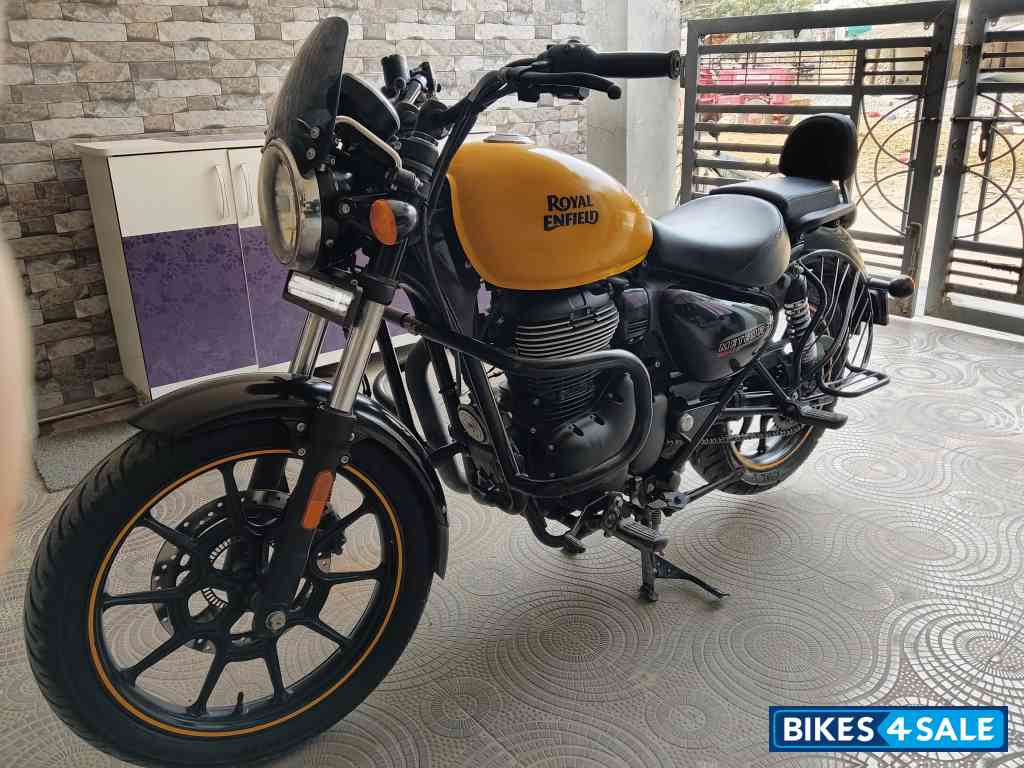 Yellow Royal Enfield 2022 Meteor 350